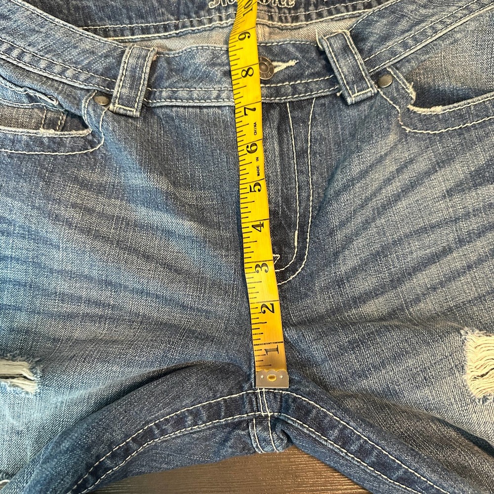 Miss Me Boyfriend Medium Wash Distressed Ankle Denim Jeans Women's Size 27 - Picture 14 of 15